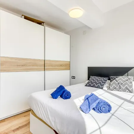 Holiday home Delfin By Interhome